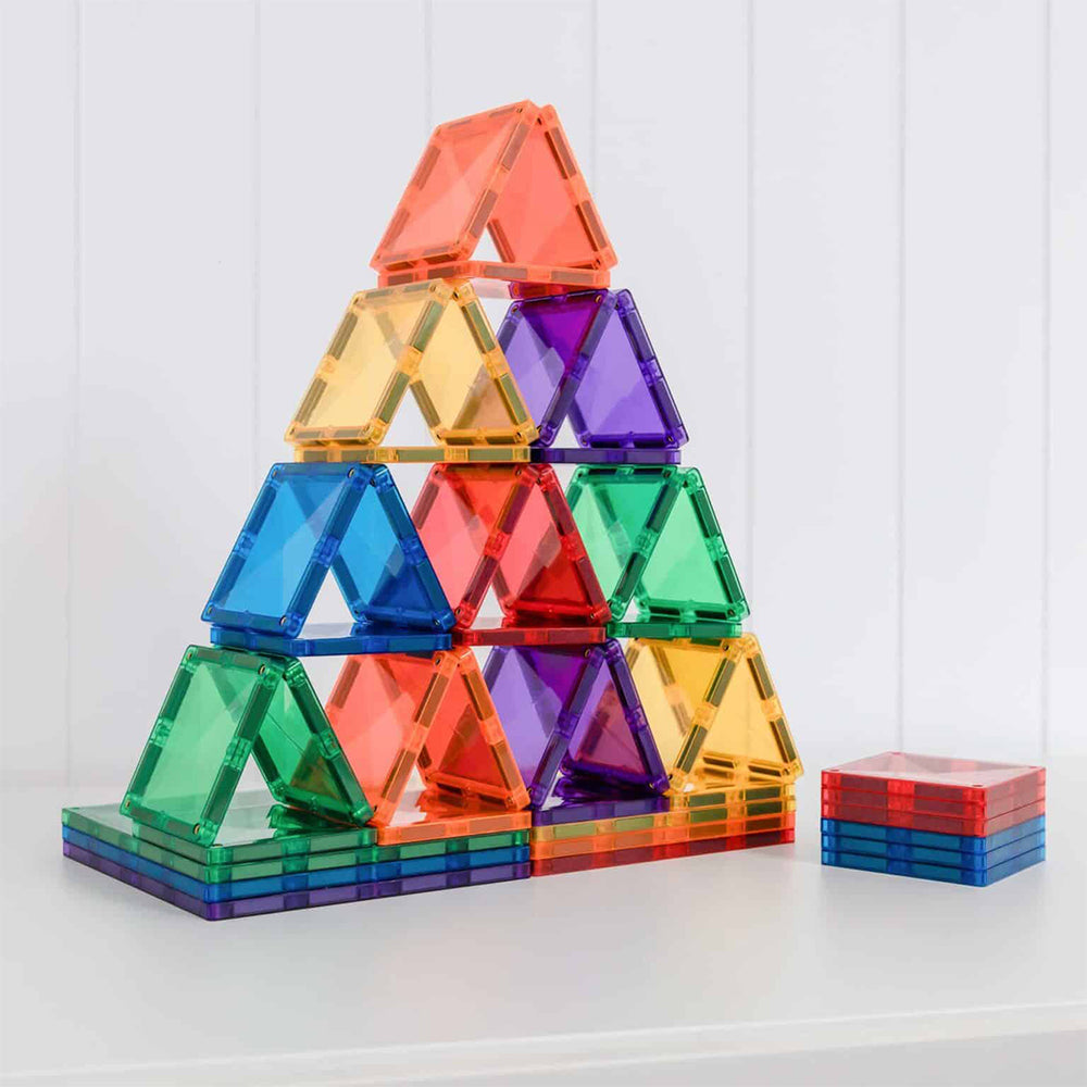 Breid je Connetix collectie uit met deze rainbow square pack 42 stuks. Deze set bevat zowel grote als standaard vierkanten in vrolijke kleuren, waarmee je kindje extra coole bouwwerken kan maken. Maak alles dat je maar wilt! VanZus