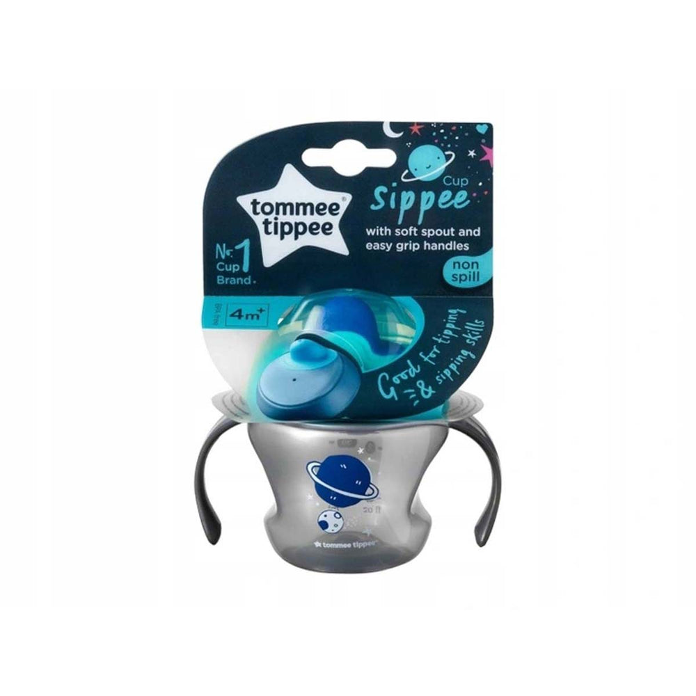 De Tommee Tippee tuitbeker grey blue 150 ml is een opvolgbeker die de overstap van fles/borst naar drinkbeker gemakkelijk maakt voor je baby. Met flexibele silicone tuit BPA-en lekvrij! Inhoud: 150 ml. Vanaf 4+M. VanZus.