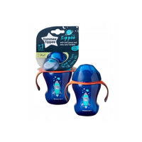 De Tommee Tippee tuitbeker blue orange 230 ml is een opvolgbeker die de overstap van fles/borst naar drinkbeker gemakkelijk maakt voor je baby. Met flexibele silicone tuit BPA-en lekvrij! Inhoud: 230 ml. Vanaf 7+M. VanZus.