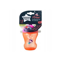 De Tommee Tippee rietjesbeker orange pink 230 ml  is de ideale opvolgbeker die de overstap van fles/borst naar drinkbeker makkelijk maakt voor je baby. Met flexibel silicone rietje (BPA-vrij), lekvrij! Inhoud: 230 ml. VanZus.