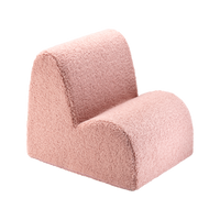 Ooh, de Wigiwama cloud stoel guava pink is toch een geweldige relax stoel voor jouw kindje?! Deze stoel lijkt op een pluizige wolk en is dus super uitnodigend voor kinderen om op te gaan zitten. VanZus