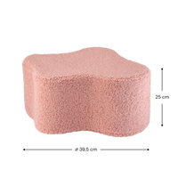 De Wigiwama wolk poef guava pink is een heerlijke poef in teddystof voor in de woonkamer of de slaapkamer van je kindje. De poef heeft de vorm van een wolk en zal daardoor leuk staan in elk interieur. VanZus