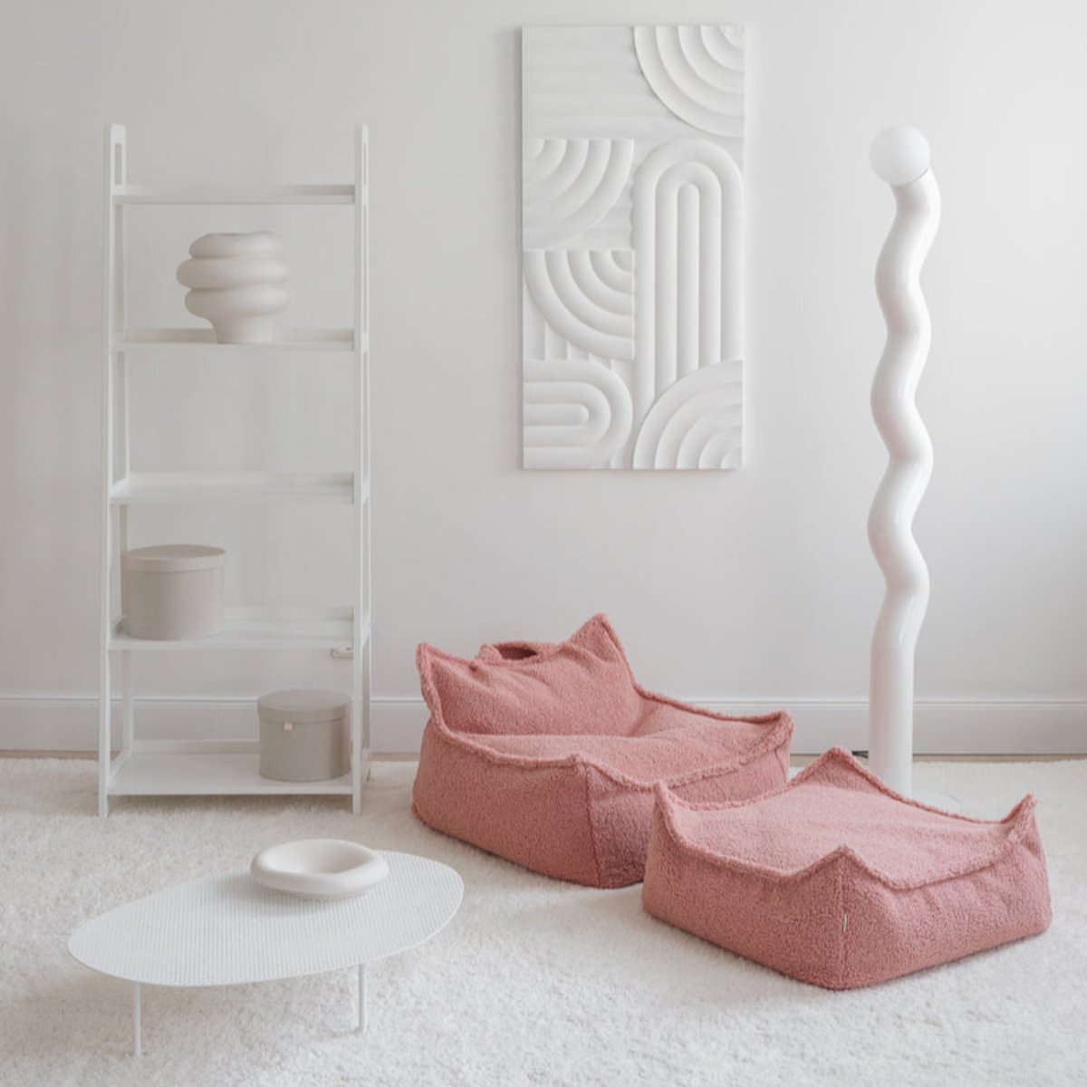 De Wigiwama beanbag stoel guava pink is een heerlijke plek voor je kleintje om even tot rust te komen. Deze zitzak stoel is heerlijk zacht en zit super comfortabel. Een boek en snack erbij en je kindje kan lekker relaxen. VanZus