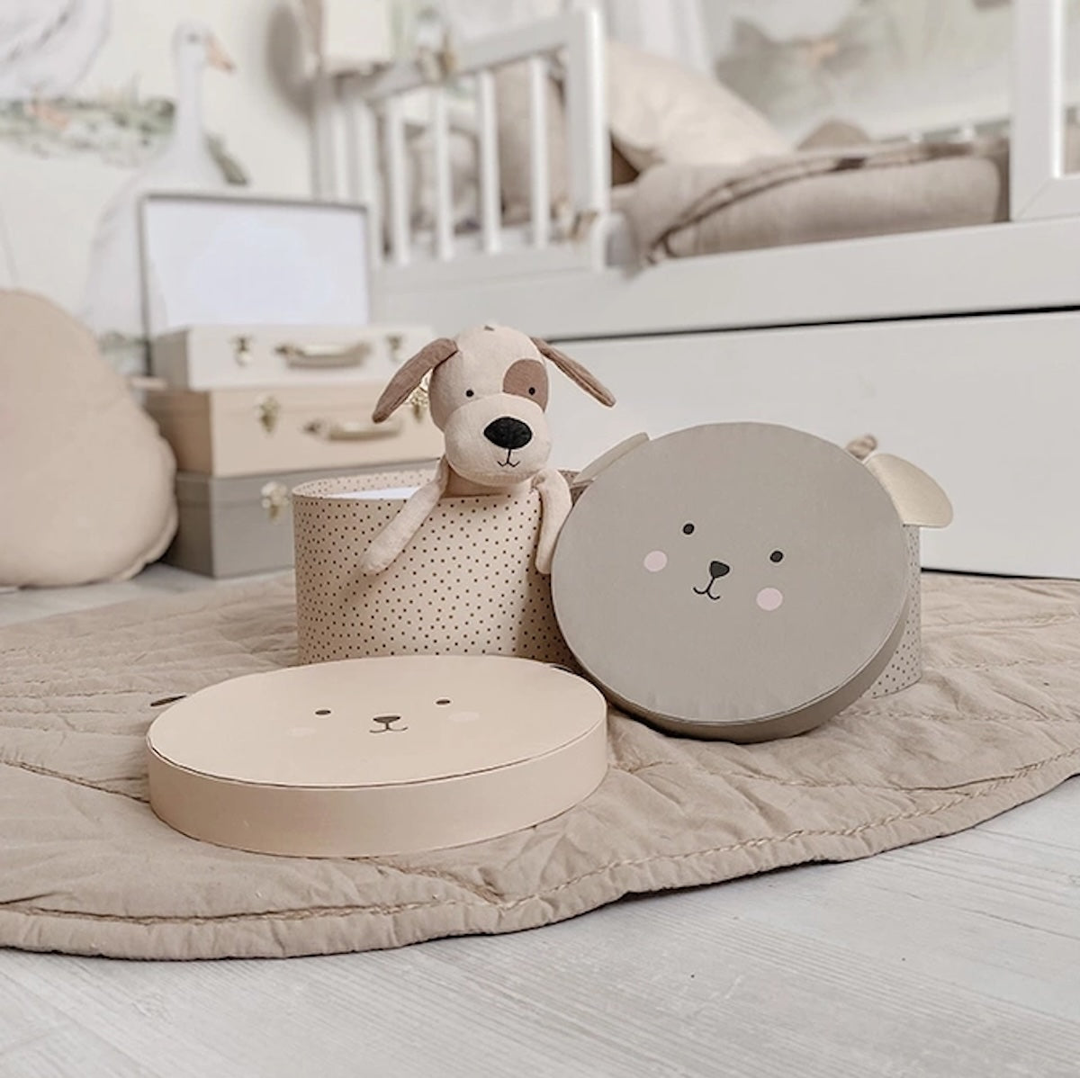 Berg stijlvol op met de schattige Jabadabado opbergdozen! Met teddygezichtjes en oortjes, gemaakt van stevig karton. Maten: 23 en 21 cm, geschikt vanaf 3 jaar. VanZus