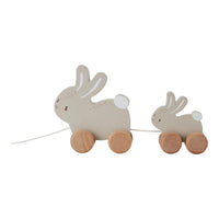 De Little Dutch trekdier konijnen baby bunny is het perfecte houten speelgoed voor kleintjes vanaf 12 maanden. Duurzaam en schattig! VanZus