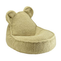 De Wigiwama beanbag bear matcha is de perfecte plek voor jouw kindje om even lekker te relaxen. Deze zitzak zit heerlijk zacht en ziet er ook nog eens super schattig uit. Deze beanbag heeft namelijk twee hele grote beren oren. Super cute toch? VanZus