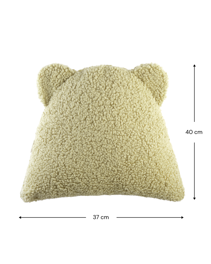 Het Wigiwama bear kussen matcha is het perfecte accessoire voor op de kamer van je kindje. Dit kussen is niet alleen heerlijk zacht maar ziet er ook super leuk uit. Het kussen heeft namelijk twee oortjes en lijkt daardoor net op een berenkopje. VanZus