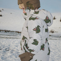 Het Konges Slojd nohr skipak in de print crocodile is de perfecte keuze om je kleintje warm en droog te houden tijdens de koude winterdagen of op skivakantie. Het nohr skipak is gemaakt van duurzame, weerbestendige materialen en is zowel wind- als waterdicht. VanZus