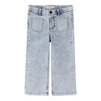 Een denim broek is een must have in iedere kledingkast. Een spijkerbroek is namelijk eindeloos te combineren, comfortabel en stylish. Dat geldt ook voor de rose wide jeans in de kleur light blue denim. VanZus