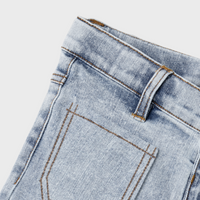 Een denim broek is een must have in iedere kledingkast. Een spijkerbroek is namelijk eindeloos te combineren, comfortabel en stylish. Dat geldt ook voor de rose wide jeans in de kleur light blue denim. VanZus