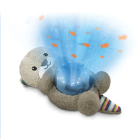 De ZAZU ocean projector OTTO is een heerlijk zacht knuffeltje in de vorm van een otter. De knuffel helpt je kindje met geluiden en lichtprojectie om lekker rustig in slaap te vallen. VanZus.