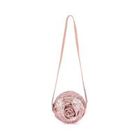 Neemt jouw dochter het liefst al haar lievelingsspulletjes mee op pad? Dan is dit leuke rose tasje glitter rose van het merk Konges Slojd een uitkomst! VanZus