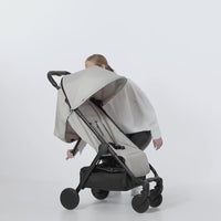 De mondo compacte buggy biedt comfort, gemak en stijl voor jou en je kindje. Kleur moonshell, verstelbare rugleuning en zitting, zwenkwielen, eenvoudig met één hand inklapbaar met zonnekap en handbagageformaat. VanZus