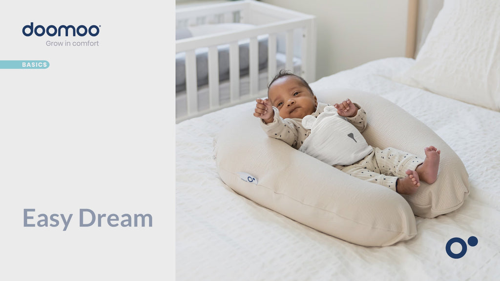 Het Doomoo Easy dream warmtekussen zorgt voor verlichting wanneer je baby last heeft van krampjes. De Easy dream is een zachte riem met een verwijderbaar warmtekussentje dat je kunt opwarmen in de magnetron. VanZus.