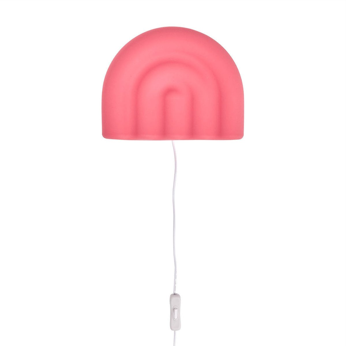 Geef de babykamer of kinderkamer een hippe upgrade met deze wandlamp in de vorm van een regenboog en de kleur roze van OYOY Mini. De lamp heeft een fijne neutrale kleur en zorgt voor diffuus licht. Ook heel fijn als nachtlampje of lampje tijdens het voeden dus! VanZus