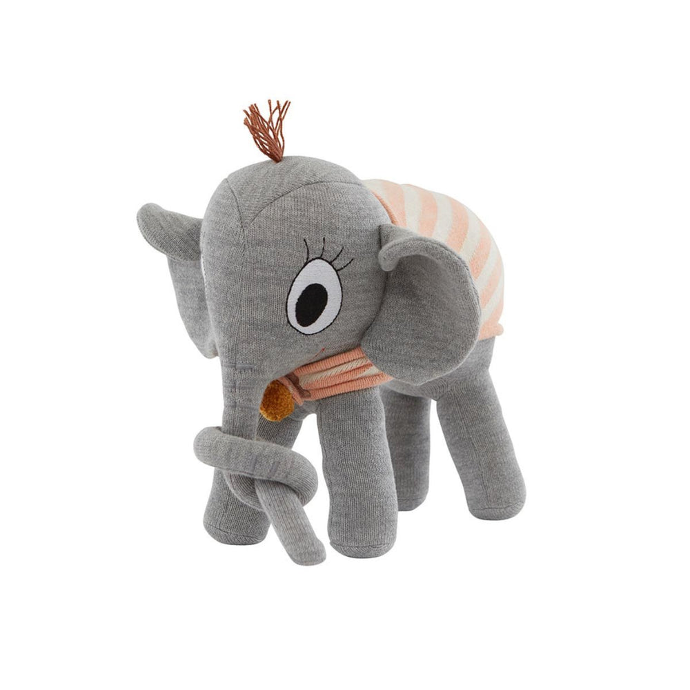 De lieve ramboline olifant knuffel van OYOY MINI is het nieuwe vriendinnetje van jouw mini. De knuffel is gemaakt van katoen en heeft een vulling van polyester, waardoor zij lekker zacht is om mee te knuffelen. VanZus