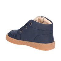 Baby-proof veterschoenen in dark blue van Shoesme zijn geschikt voor elk seizoen en outfit! Gemaakt van leer, met veters en anti-slipzool. In verschillende kleuren en maten. VanZus