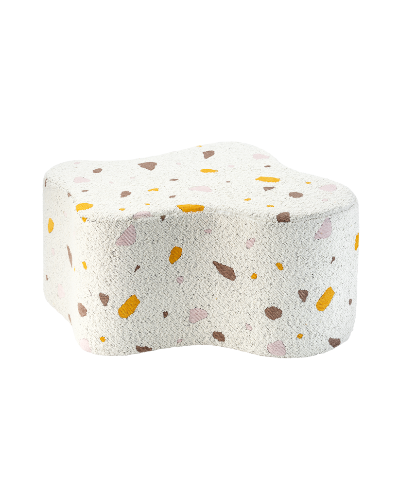 De Wigiwama cloud poef terrazzo marble is een heerlijke poef in een zachte stof voor in de woonkamer of de slaapkamer van je kindje. VanZus