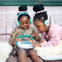 Ontdek de TIMIO koptelefoon voor kinderen. Comfortabele pasvorm, hoogwaardig geluid, verstelbare hoofdband en zachte oorkussens. Perfrect voor thuis en onderweg. VanZus