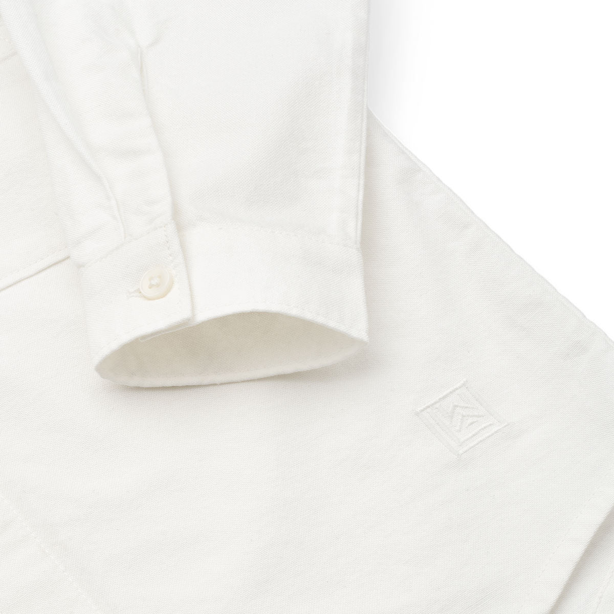 Een mooi overhemd is altijd handig om in huis te hebben. En deze mooie costa blouse in crisp white al helemaal! Deze prachtige blouse ziet er niet alleen mooi uit, maar zit ook comfortabel. Deze blouse is namelijk gemaakt van 100% organisch katoen. VanZus