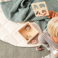 De Kid's Concept vormenstoof edvin is super leuk speelgoed voor de eerste verjaardag van je kindje. Een vormenstoof is altijd een groot succes bij kleintjes. Deze variant met diertjes is extra leuk om de vormen te sorteren. VanZus.