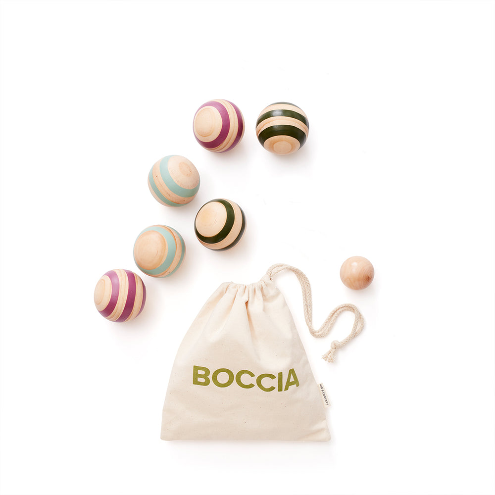 Dit Kid's Concept boccia spel is perfect voor kinderen om het leuke spel jeu de boules mee te spelen tijdens een mooie, zonnige dag. Wie gooit zijn ballen het dichtste bij het kleine, houten balletje? VanZus.