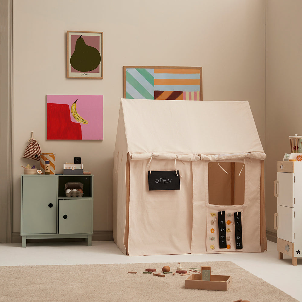 De Kid’s Concept huis speeltent gebroken wit is een heerlijke plek voor jouw kindje om in te spelen of te ontspannen. Je kindje gaat heel erg blij worden van deze vrolijke, mintgroene tent. VanZus.