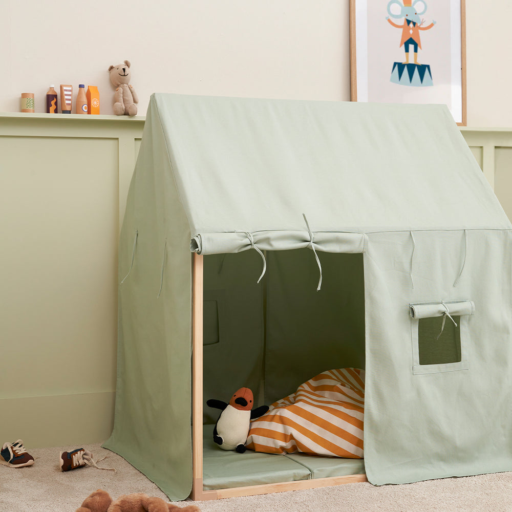 De Kid’s Concept huis speeltent mintgroen is een heerlijke plek voor jouw kindje om in te spelen of te ontspannen. Je kindje gaat heel erg blij worden van deze vrolijke, mintgroene tent. VanZus.