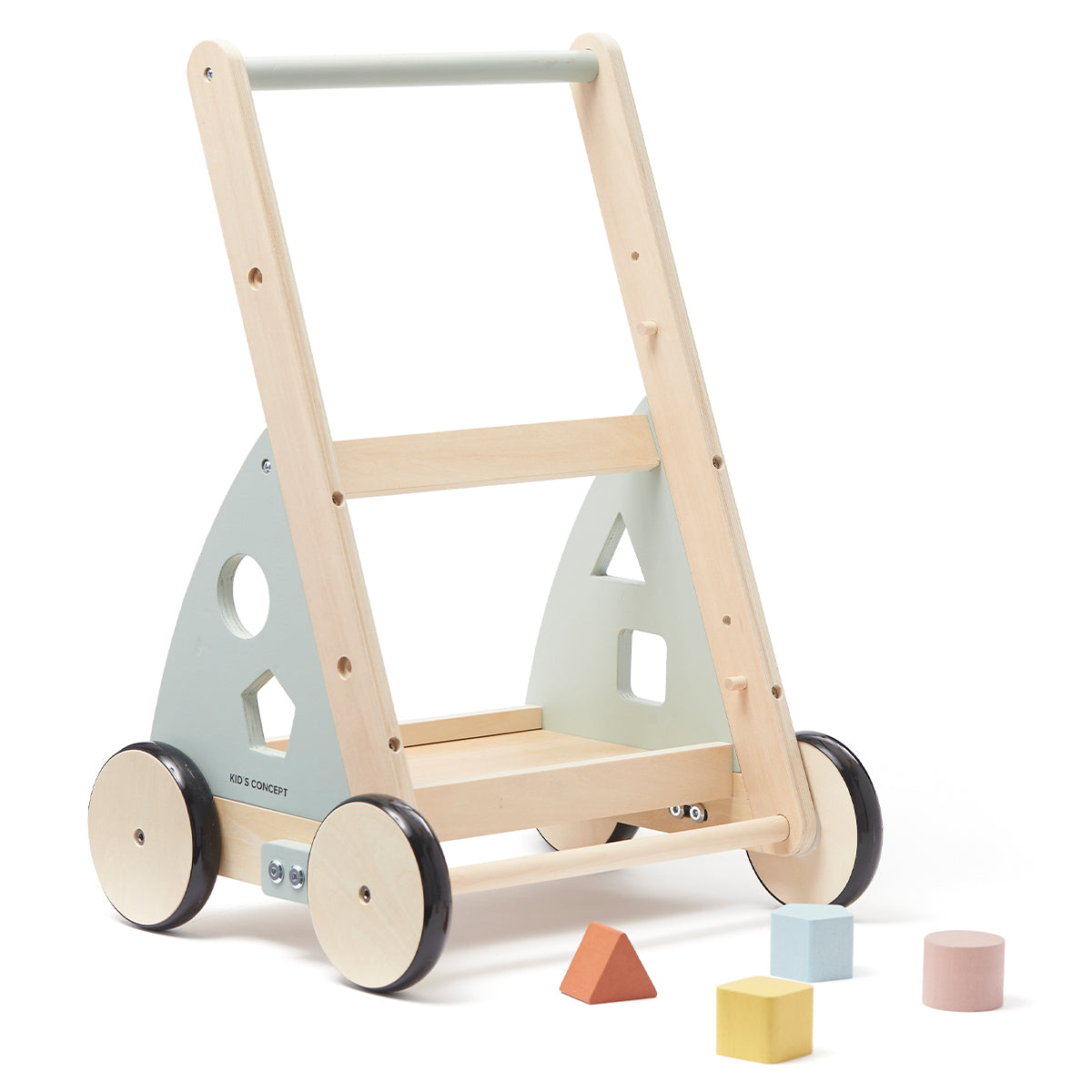 De Kid's Concept activiteiten loopwagen edvin is perfect voor wanneer jouw kleintje de eerste stapjes zet. Ook in de maanden daarvoor en daarna zorgt de loopwagen voor uren speelplezier. VanZus.