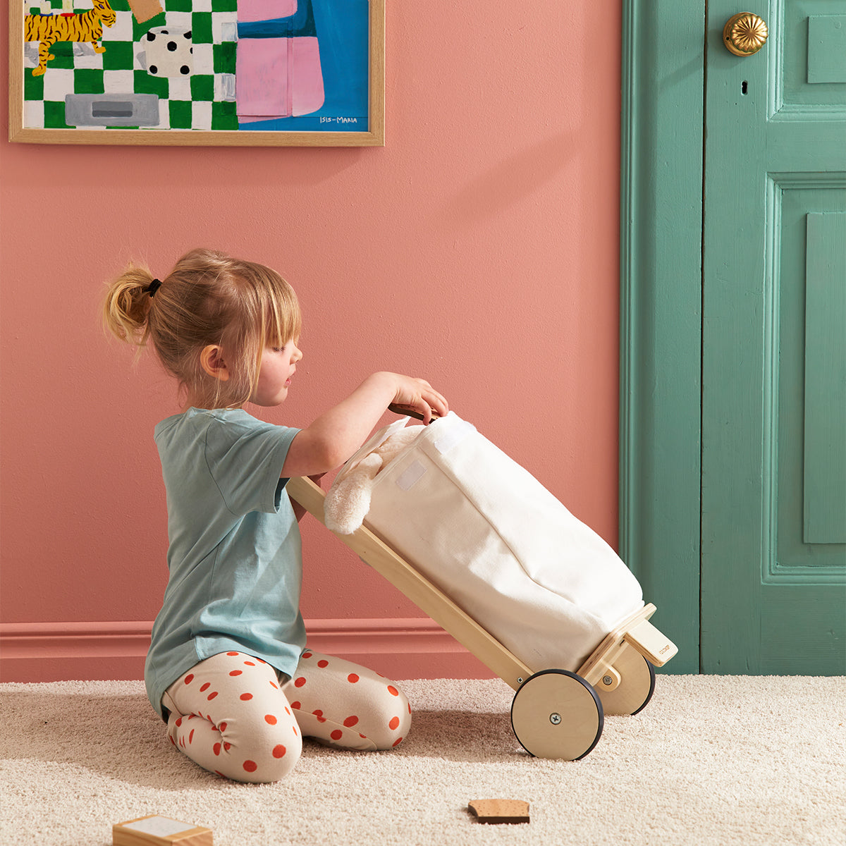 Hoe leuk is deze Kid's Concept boodschappentrolley? Perfect voor een rollenspel waarbij je kindje boodschappen gaat doen. Dankzij deze handige trolley hoeft je kindje niet meer zware boodschappentassen te tillen. VanZus.