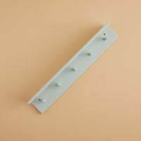 De Kid's Concept houten kapstok met plankje mintgroen is het perfecte accessoire voor op een kinderkamer. Deze leuke kapstok is namelijk een kapstok en wandplank in één. VanZus.