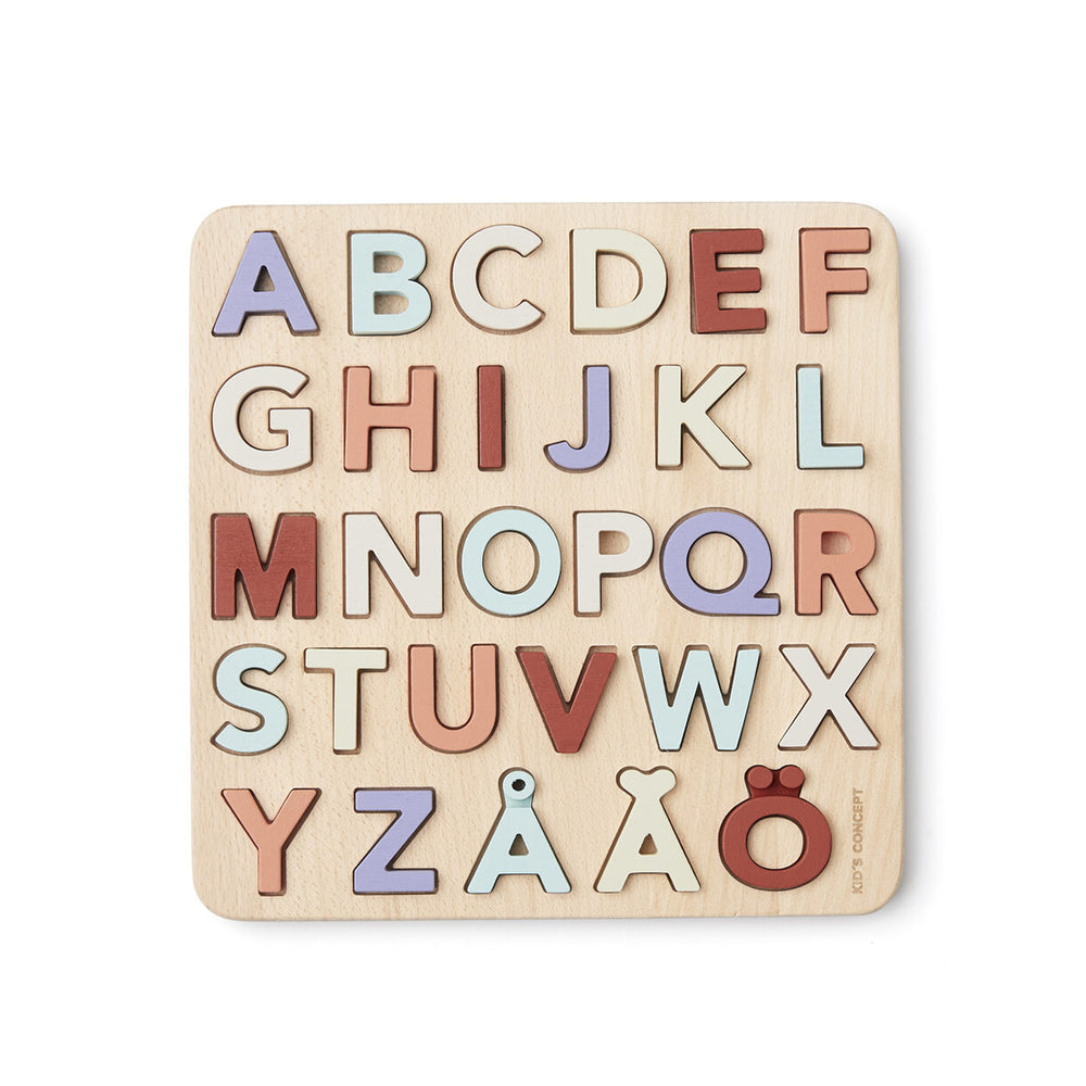 De Kid's Concept alfabet puzzel Zweden is echt iets voor jouw kindje als hij of zij houdt van spelenderwijs leren. Deze leuke puzzel bestaat uit alle letters van het alfabet, van A tot Ö. VanZus.