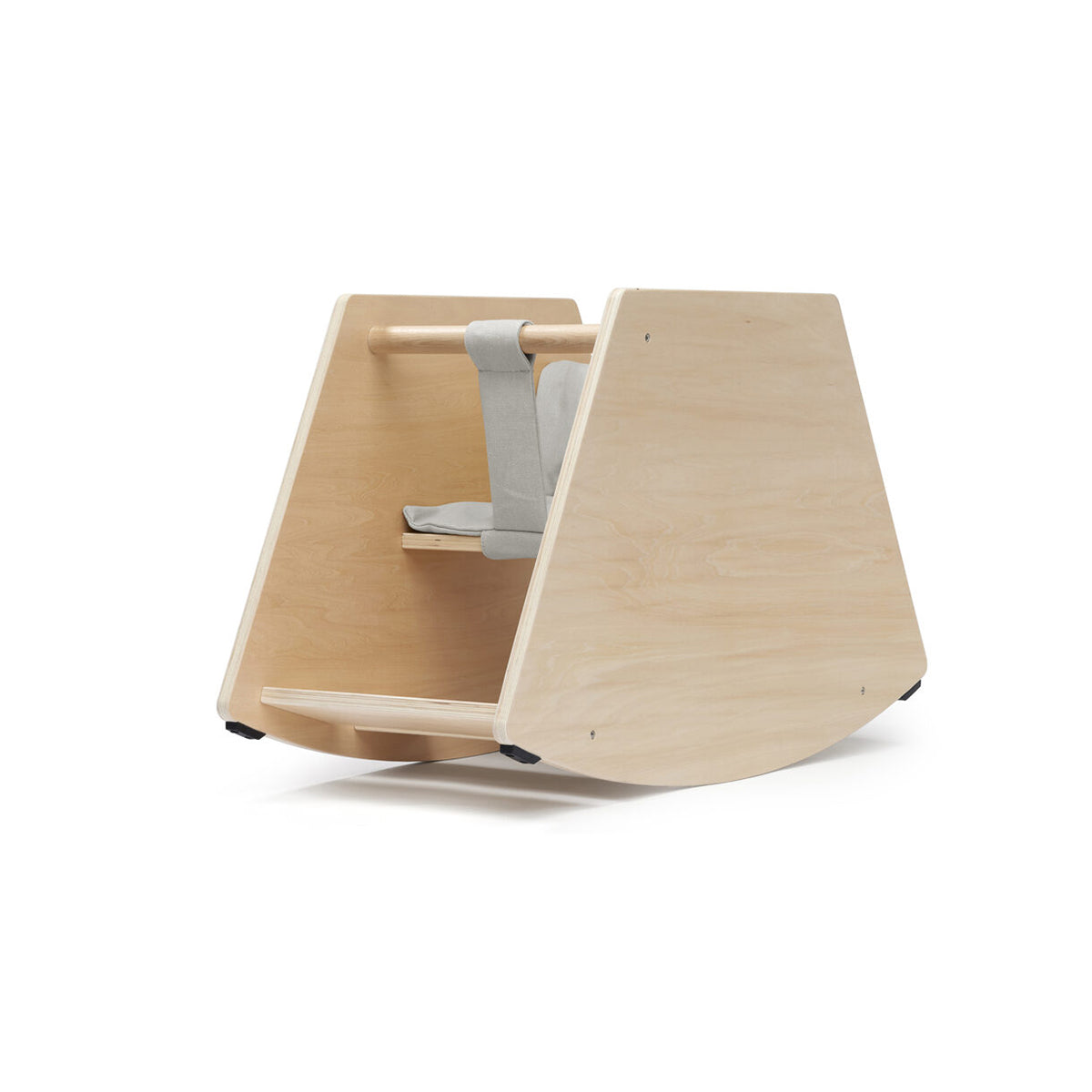 De Kid’s Concept houten schommelstoel is de moderne versie van een hobbelpaard. Deze moderne versie is niet alleen leuk maar ook erg mooi en zal dankzij het design perfect in de woonkamer staan. VanZus.