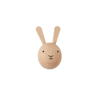 De OYOY houten wandhaak rabbit in de vorm van een konijn is niet alleen praktisch, maar ook super schattig! Dit kapstokje is perfect voor het ophangen van jassen. VanZus