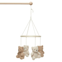 De babymobiel teddy bear van Jollein is wel een heel erg leuk item voor je kleintje! De zachte teddyberen in de kleuren naturel en biscuit geven niet alleen een ontzettend schattig beeld, maar triggeren je baby ook! VanZus