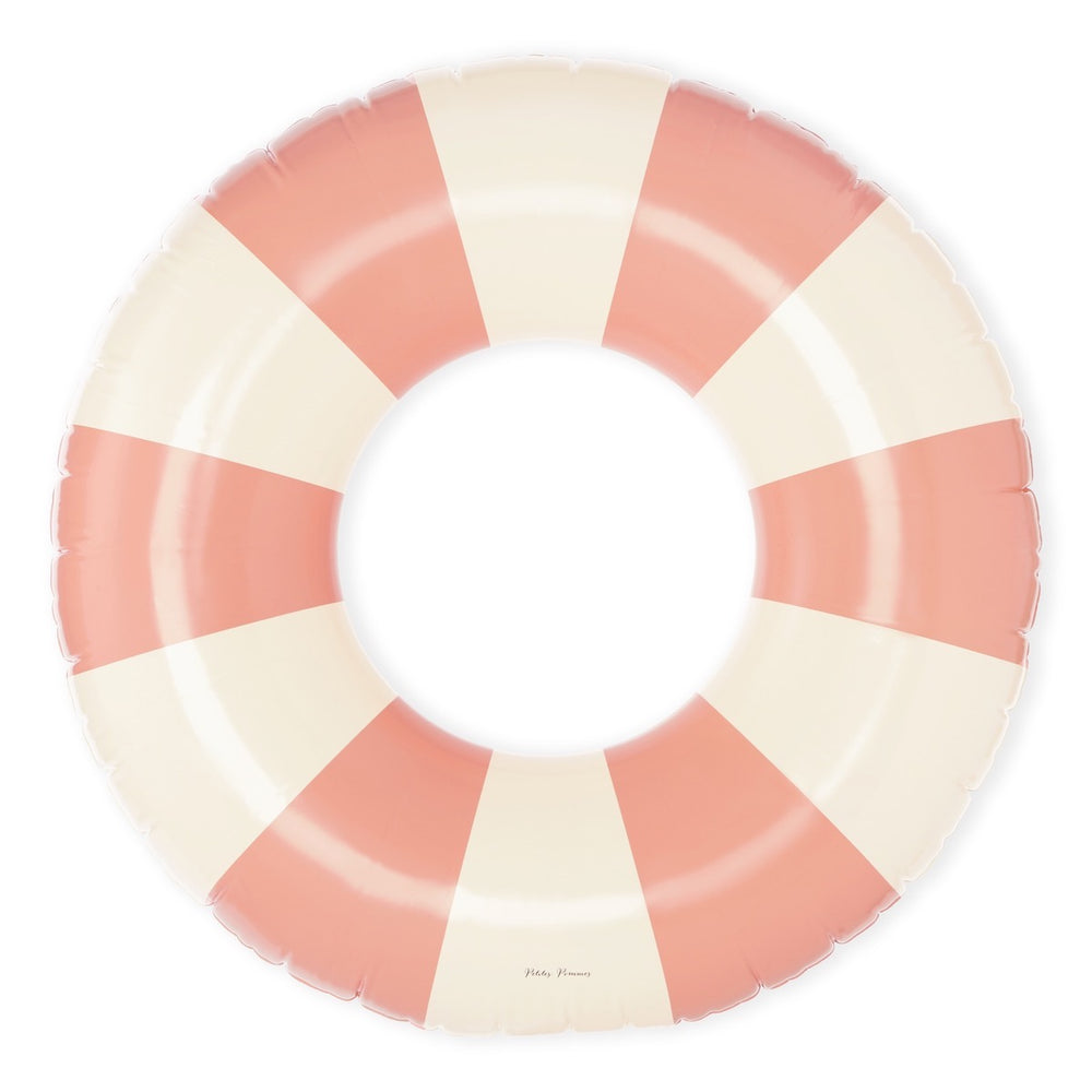 De Petites Pommes Celine zwemband in de kleur Peachy daisy (roze) is een opblaasbare zwemband met een diameter van 120cm. Deze grandfloat heeft een leuk en kleurrijk ontwerp in een streep design. VanZus
