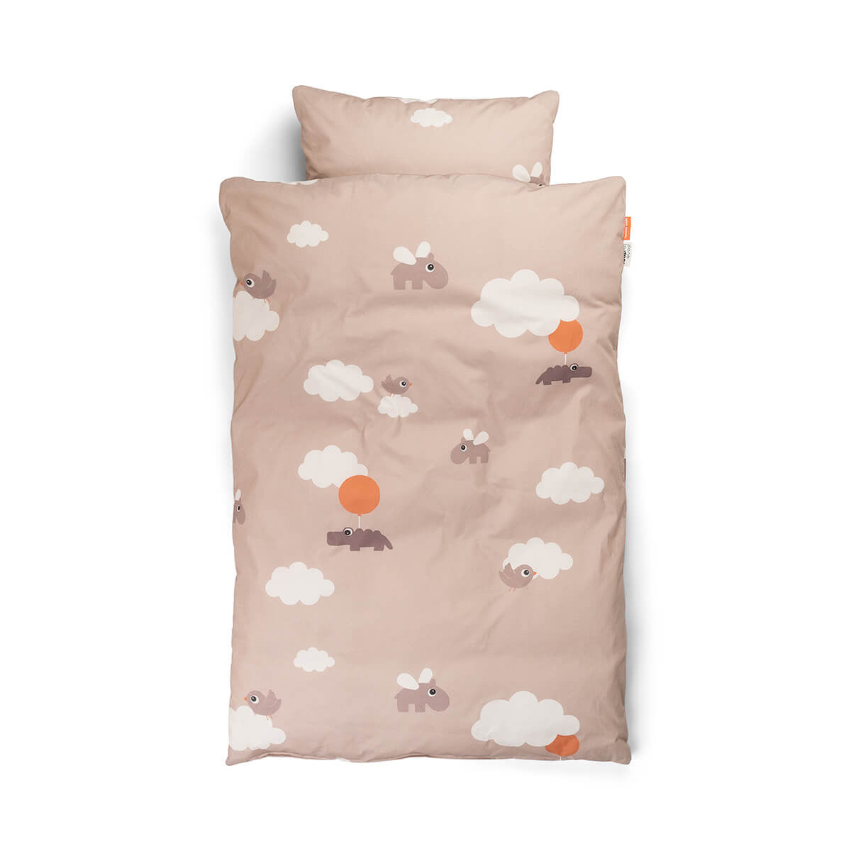 Met het superzachte en comfortabele Done by Deer beddengoed junior GOTS happy clouds powder slaapt je kleintje als een roosje! Het roze kinderbeddengoed met wolken en ballonnen voelt fijn aan. VanZus