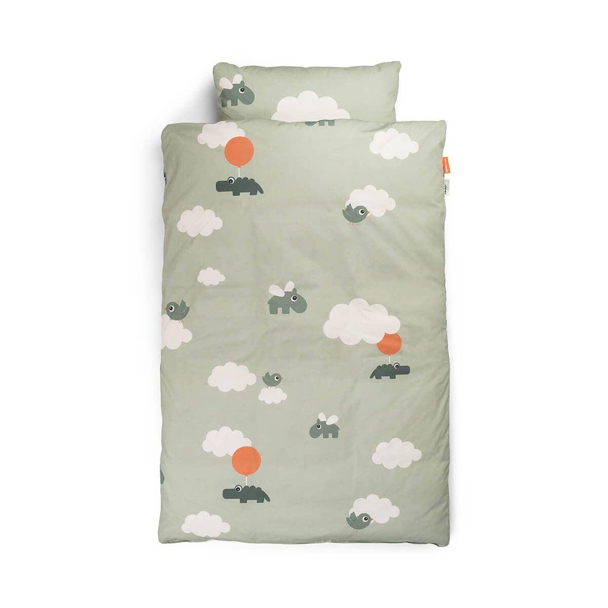 Met het superzachte en comfortabele Done by Deer beddengoed junior GOTS happy clouds green slaapt je kleintje als een roosje! Het groene kinderbeddengoed met wolken en ballonnen voelt fijn aan. VanZus