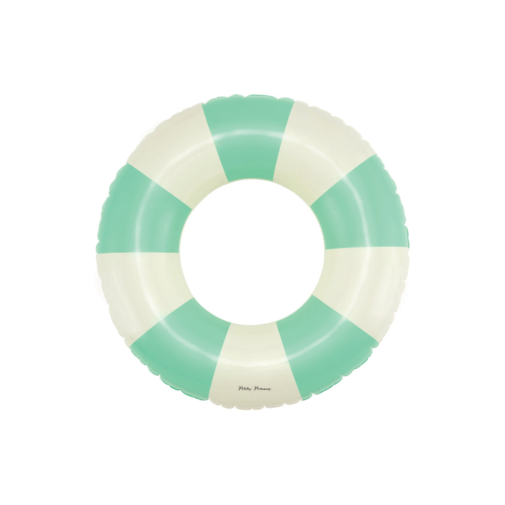 De Petites Pommes Olivia zwemband in de kleur Menthe (groen) is een opblaasbare zwemband met een diameter van 45cm. Deze zwemband heeft een leuk en kleurrijk ontwerp in een streep design. VanZus