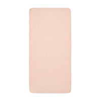 Maak het bedje compleet met het hoeslaken pale pink (roze) van Jollein. Het hoeslaken beschermt het matrasje van de wieg of het bedje. De stof is heerlijk zacht. Gebroken nachten zullen dus niet aan het hoeslaken te wijten zijn. 