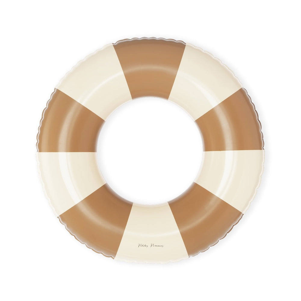 De Petites Pommes Anna zwemband in de kleur Dolce (bruin) is een opblaasbare zwemband met een diameter van 60cm. Deze zwemband heeft een leuk en kleurrijk ontwerp in een streep design. VanZus