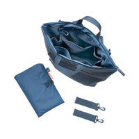 De Done by Deer luierrugtas blue is de perfecte blauwe luiertas voor de ouder on-the-go. Ergonomisch ontworpen om alle benodigdheden voor je kleintje makkelijk mee te nemen. VanZus