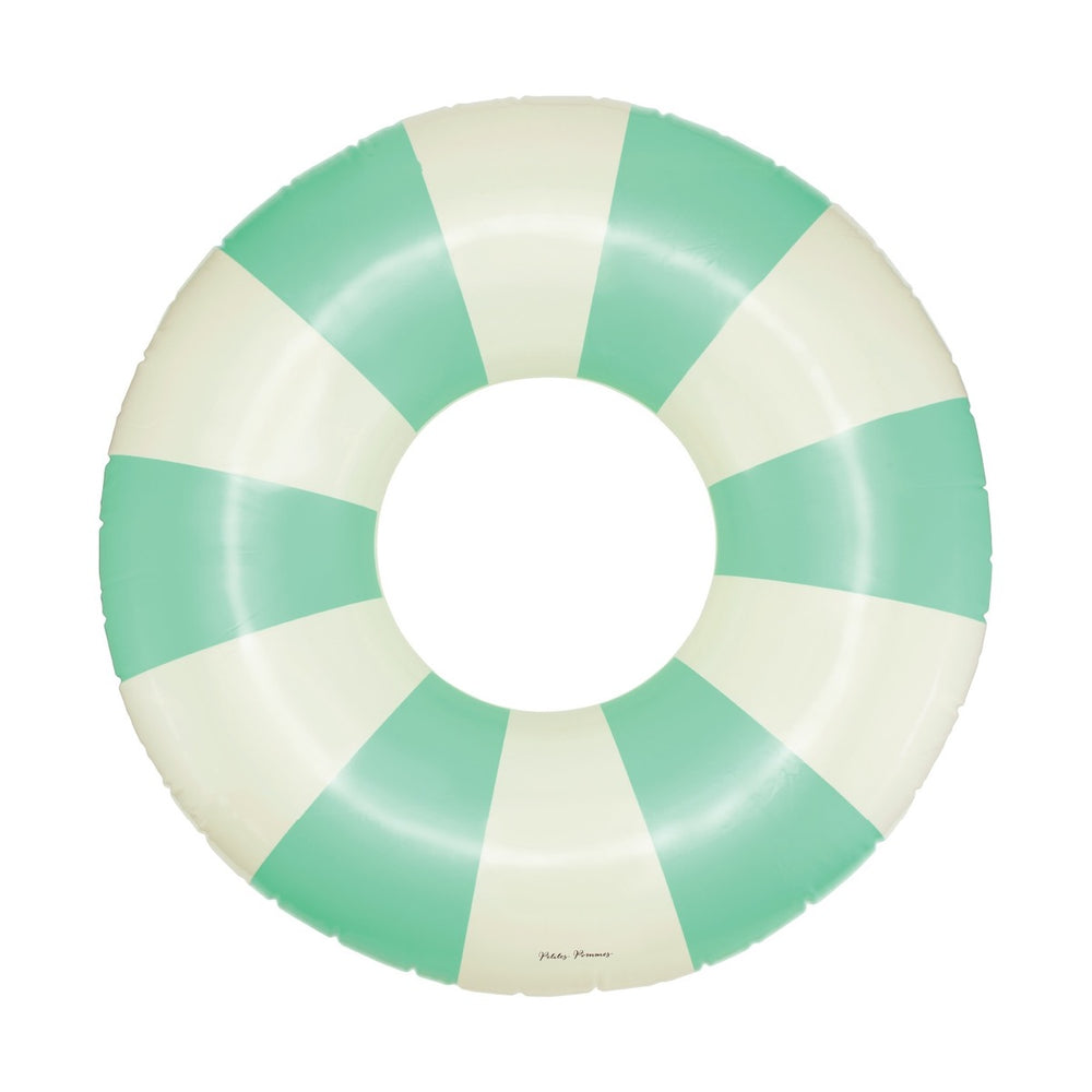 De Petites Pommes Sally zwemband in de kleur Menthe (groen) is een opblaasbare zwemband met een diameter van 90cm. Deze zwemband heeft een leuk en kleurrijk ontwerp in een streep design. VanZus