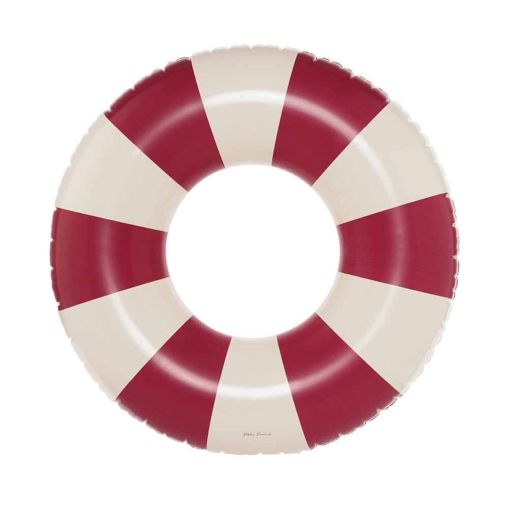 De Petites Pommes Sally zwemband in de kleur Ruby red (rood) is een opblaasbare zwemband met een diameter van 90cm. Deze zwemband heeft een leuk en kleurrijk ontwerp in een streep design. VanZus