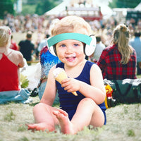 Bescherm het gehoor van je kleintje met Alecto oorbeschermers baby wit. Het gehoor van een kind is nog volop in ontwikkeling en daardoor natuurlijk minder goed bestand tegen hard geluid. VanZus