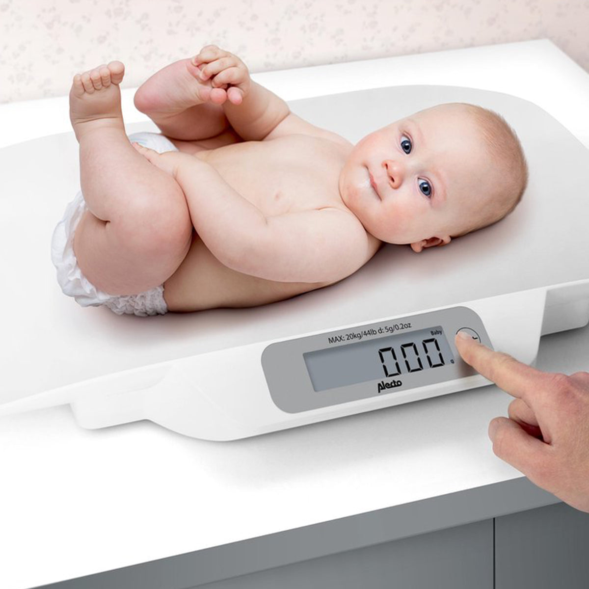 Wat is belangrijk bij een baby weegschaal? Digitaal meten en digitaal wegen met betrouwbaarheid, nauwkeurigheid en gemak in gebruik! Dat is precies het geval bij Alecto weegschaal digitaal BC-30. VanZus