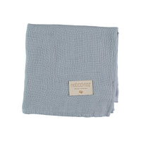 Hydrofiele doeken heb je nooit genoeg! De Nobodinoz 3 pack hydrofiele doeken 70x70cm blue is onmisbaar voor kersverse ouders. De set bevat 3 kleine extra zachte doeken, gemaakt van superzacht biologisch katoen (dubbele mousseline). VanZus