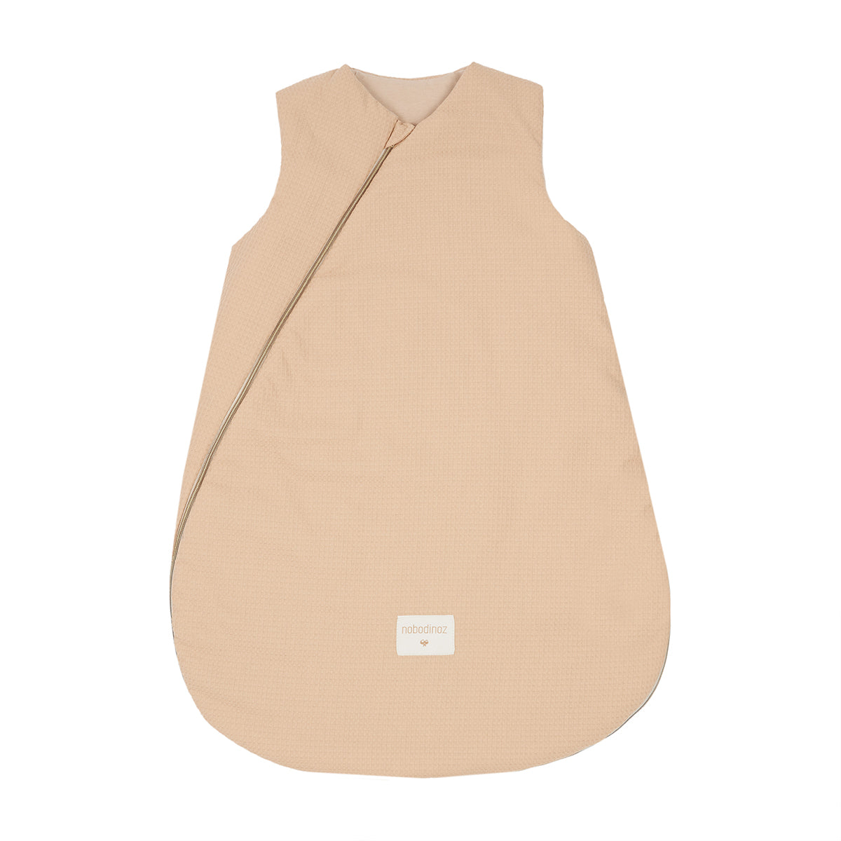 De Nobodinoz fuji honeycomb warm slaapzak 6-18 maanden nude is een echte winteressential. Deze heerlijke slaapzak zonder mouwen heeft een mooie beige kleur en houdt je kleintje goed op temperatuur in de nacht. VanZus