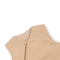 De Nobodinoz fuji honeycomb warm slaapzak 6-18 maanden nude is een echte winteressential. Deze heerlijke slaapzak zonder mouwen heeft een mooie beige kleur en houdt je kleintje goed op temperatuur in de nacht. VanZus