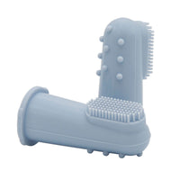 Met de vingertop-tandenborstel van Difrax blauw kun je eenvoudig starten met de mondverzorging van je baby. De borstel is van BPA-vrij siliconen en zacht in gebruik. Ideaal voor het poetsen van de eerste tandjes. VanZus.